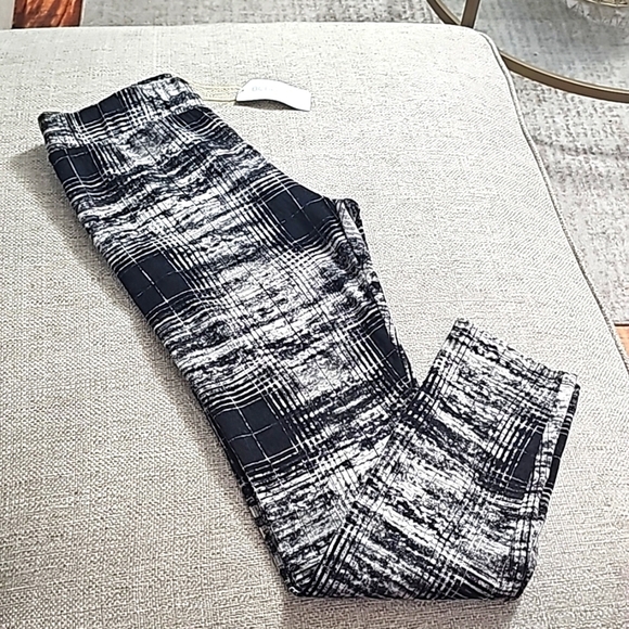 BCBG Generation Leggings Abstract Geometric patterns Size Small nwt - Picture 8 of 8